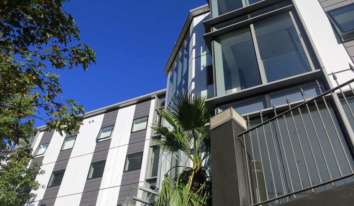 Columbia Apartments AKL 06