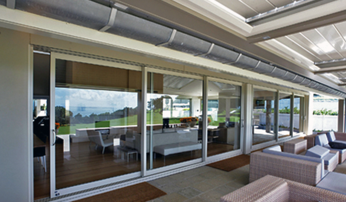 Delta 40 Commercial  - Slider Downloads